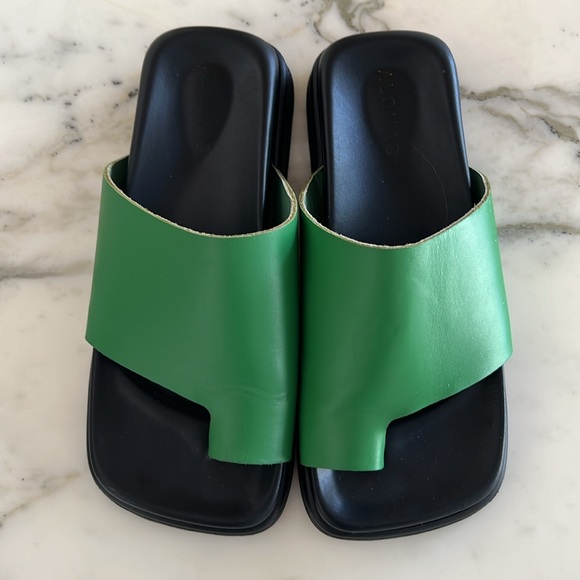 ALOHAS TOE RING SANDAL - Picture 3 of 7